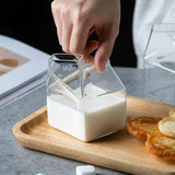 Tasse en verre compacte au design de carton de lait