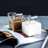 Tasse en verre compacte au design de carton de lait