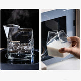 Tasse en verre compacte au design de carton de lait