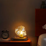 Lampe de table en verre au design de pierre de glace