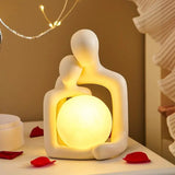 Lampe Sculpturale des Étreintes Romantiques Élégantes