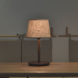 Lampe Élégante en Noyer Norvégien avec Accessoires Textiles Haut de Gamme - Lumière Raffinée