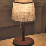 Lampe Élégante en Noyer Norvégien avec Accessoires Textiles Haut de Gamme - Lumière Raffinée