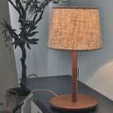 Lampe Élégante en Noyer Norvégien avec Accessoires Textiles Haut de Gamme - Lumière Raffinée