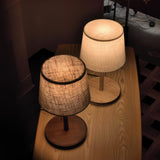 Lampe Élégante en Noyer Norvégien avec Accessoires Textiles Haut de Gamme - Lumière Raffinée