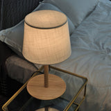 Lampe Élégante en Noyer Norvégien avec Accessoires Textiles Haut de Gamme - Lumière Raffinée