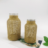Vase avec une paille
