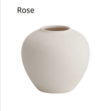 Vases en céramique aux teintes neutres
