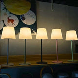 Lampe de table LED sans fil au design moderne