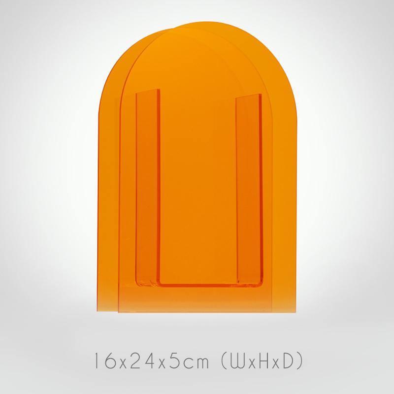 Vases en acrylique aux formes géométriques éclatantes