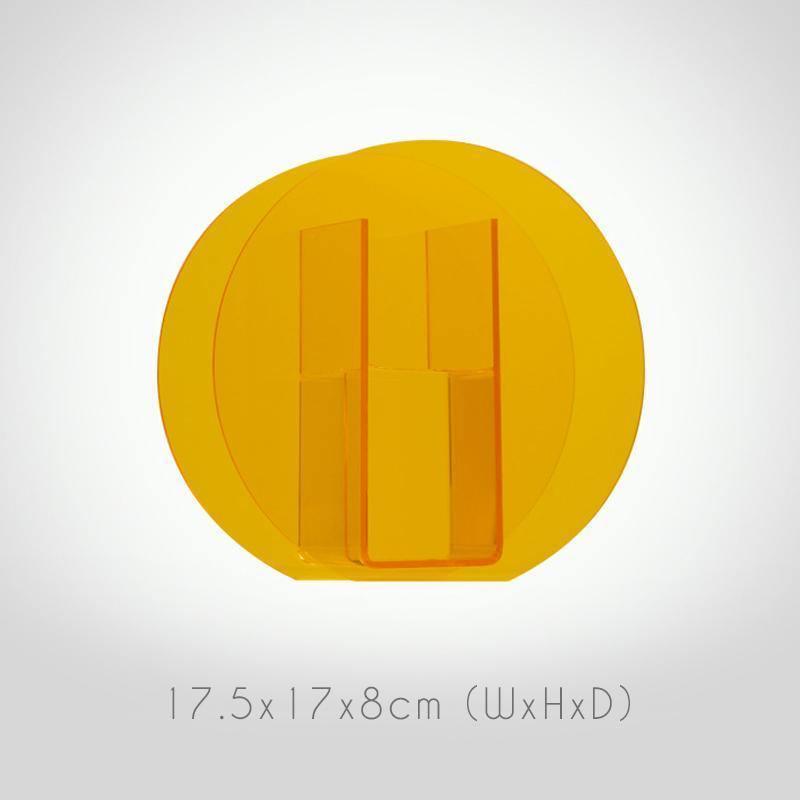 Vases en acrylique aux formes géométriques éclatantes