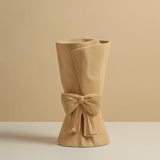 Knot & Bloom - Vase en céramique avec un nœud