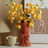 Knot & Bloom - Vase en céramique avec un nœud