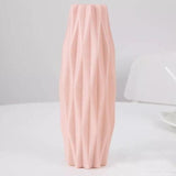 Vase étroit à fleurs avec bords aigus