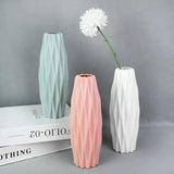 Vase étroit à fleurs avec bords aigus