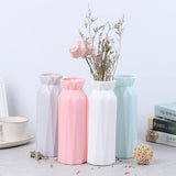 Vase d'angle au design géométrique