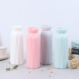 Vase d'angle au design géométrique