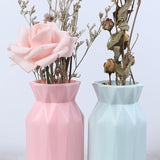 Vase d'angle au design géométrique