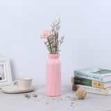Vase d'angle au design géométrique
