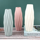 Vase étroit à fleurs avec bords aigus