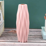 Vase étroit à fleurs avec bords aigus