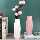 Vase étroit à fleurs avec bords aigus