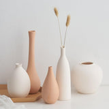 Vases en céramique aux teintes neutres