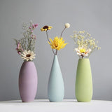 Vases en céramique délicats aux teintes subtiles