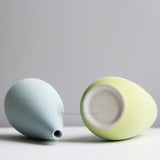 Vases en céramique délicats aux teintes subtiles