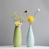 Vases en céramique délicats aux teintes subtiles
