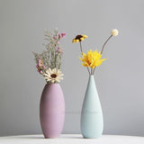 Vases en céramique délicats aux teintes subtiles